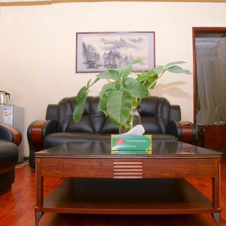 Fang Fang Hotel Кампала Экстерьер фото