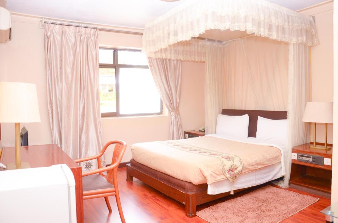 Fang Fang Hotel Кампала Экстерьер фото